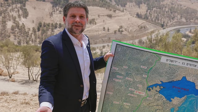 C'est une colonisation illégale de plus assumée notamment par le ministre des Finances israélien Bezalel Smotrich : occuper la fameuse "zone E1" ©AFP - Menahem Kahana