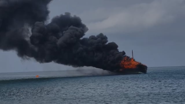 ​Jamnagar-based cargo ship loaded with rice and sugar caught fire at Porbandar Subhashnagar Jetty. ​