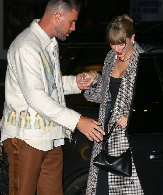 Taylor Swift is spotted holding an Aupen bag alongside her boyfriend, Travis Kelce. Credit: Backgrid