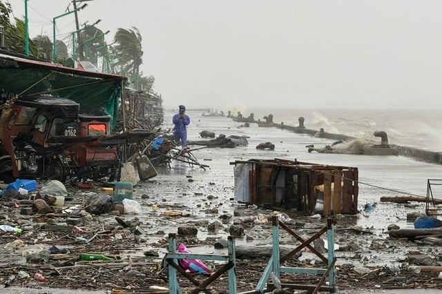 Auf den Philippinen sind wegen des heraufziehenden Super-Taifuns "Ragasa" tausende Menschen in Sicherheit gebracht worden. Über 10.000 Menschen suchten nach Behördenangaben am Montagmorgen Schutz in Schulen und Evakuierungszentren.