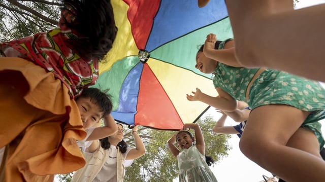 Save the Children inicia sus campamentos de verano para 2200 niños y niñas en riesgo de pobreza y de exclusión social. Las actividades socioeducativas facilitan la conciliación familiar y evitan que los niños y niñas se queden solos en casa.