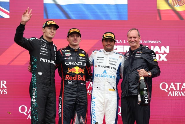 Sainz, en el podio de F1 de Bakú.