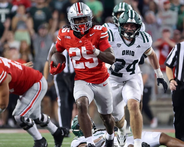 Ohio State running back Bo Jackson (25) runs the ball against Ohio during the second half at Ohio Stadium.