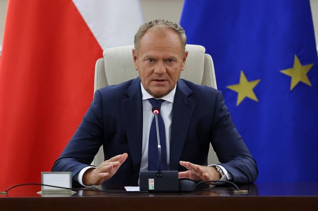 Polish Prime Minister Donald Tusk holds an extraordinary government meeting at the Chancellery of the Prime Minister, with military and emergency services officials, following violations of Polish airspace during a Russian attack on Ukraine, in Warsaw, Poland, September 10, 2025. REUTERS/Kacper Pempel/ File Photo