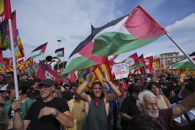 People take part in a demonstration part of a nation-wide protest and general strike against the war in Gaza, in Rome, Monday, Sept. 22, 2025. (AP Photo/Alessandra Tarantino)