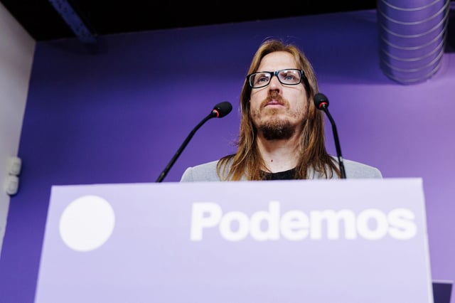 El secretario de Organización y portavoz de Podemos, Pablo Fernández, este lunes en la sede de Podemos.