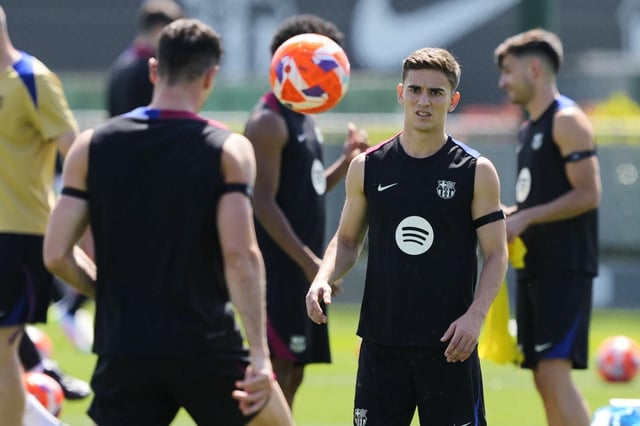 Gavi, en la fase inicial del entrenamiento del día 30 en el que se luego se lesionó.