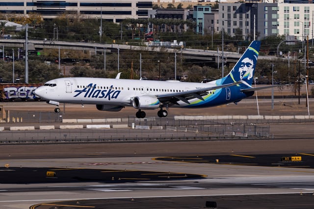 Alaska Boeing 737-900ER (Photo: Shutterstock | Robin Guess)