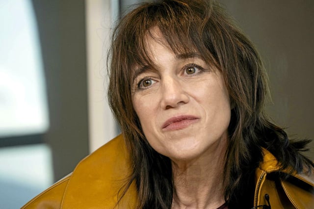 La présence de Charlotte Gainsbourg parmi les signataires d'une tribune en soutien à Israël suffit donc à la rendre inapte à jouer l'avocate.
