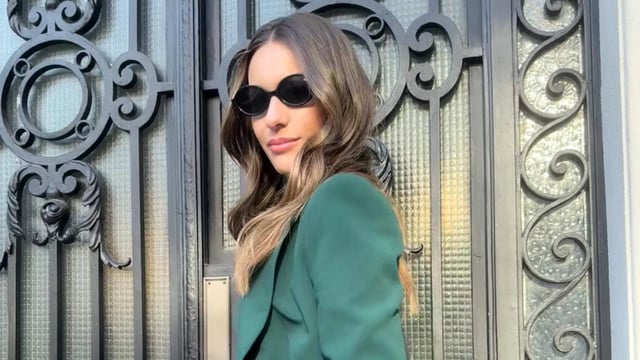 Pampita en la puerta de su casa