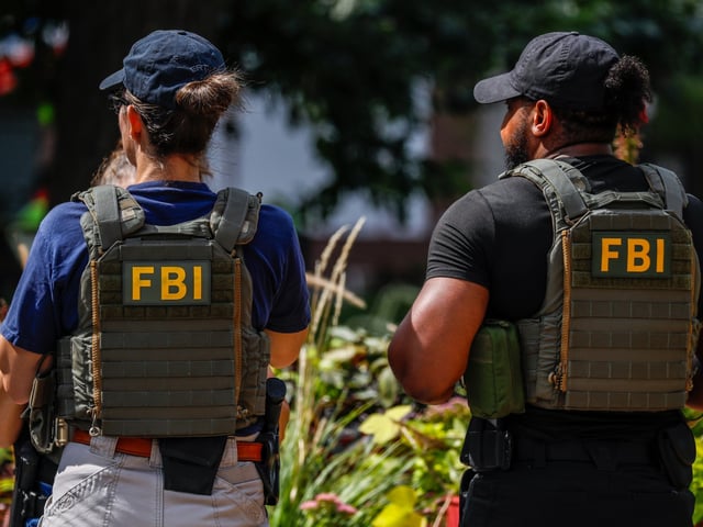WASHINGTON, D.C., UNITED STATES - SEPTEMBER 15: An FBI agent and a Metropolitan Police Department (MPD) officer arrest a man near the White House at Farragut Square Path in Washington, D.C., United States, on September 15, 2025. (Photo by Yasin Ozturk /Anadolu via Getty Images)