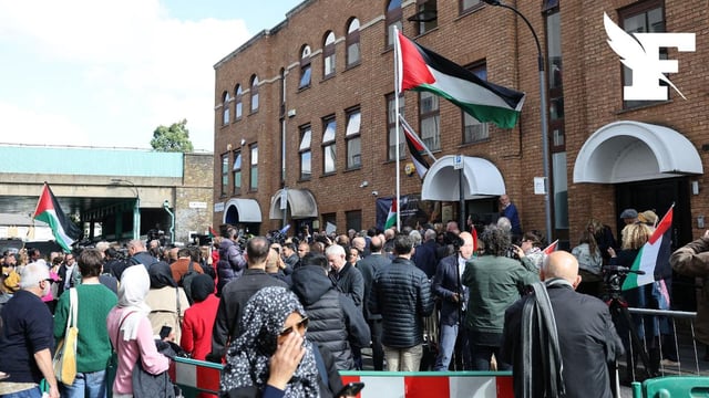 Royaume-Uni: la mission palestinienne hisse un drapeau après la reconnaissance de l'État de Palestine