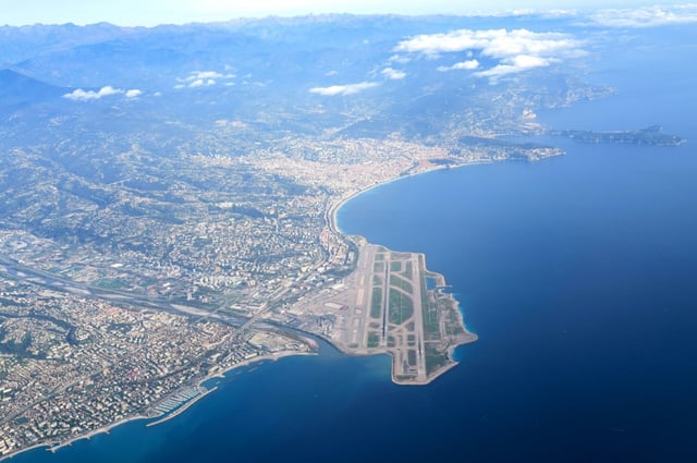 Am Flughafen der südfranzösischen Stadt Nizza ist ein Zusammenstoß zweier Maschinen nach Behördenangaben nur "knapp" verhindert worden.