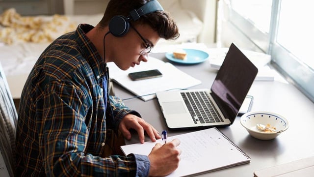 En el segundo cuatrimestre de 2025, 75.175 estudiantes se inscribieron para cursar materias en modalidad virtual a través de UBA XXI.