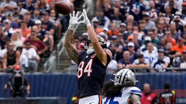 Sep 21, 2025; Chicago, Illinois, USA; Chicago Bears tight end Colston Loveland (84) makes a catch against Dallas Cowboys linebacker Marist Liufau (35) during the first half at Soldier Field. Mandatory Credit: David Banks-Imagn Images
