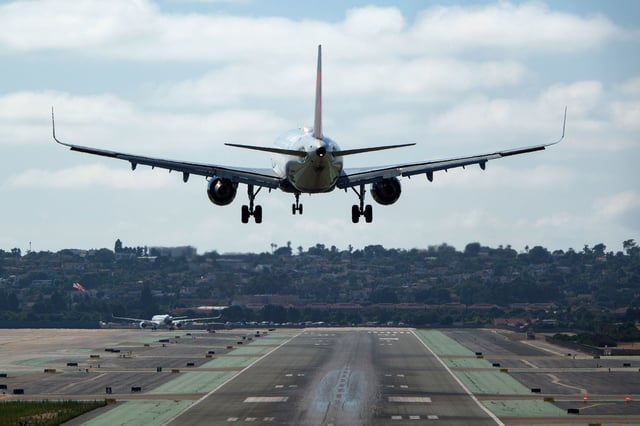 SAN DIEGO, CALIFORNIA - AUGUST 16: A Delta Airlines Airbus A321 approaches San Diego International Airport for a landing on August 16, 2025 in San Diego, California.  (Photo by Kevin Carter/Getty Images)