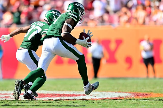 TAMPA, FLORIDA - SEPTEMBER 21: Will McDonald IV #9 of the New York Jets recovers a blocked punt during the fourth quarter against the Tampa Bay Buccaneers at Raymond James Stadium on September 21, 2025 in Tampa, Florida. (Photo by Julio Aguilar/Getty Images)
