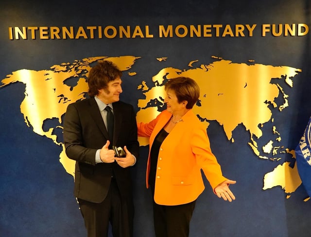 El presidente Javier Milei se reunió con la directora gerente del Fondo Monetario Internacional Kristalina Georgieva, en la sede del organismo, en Washington D.C.