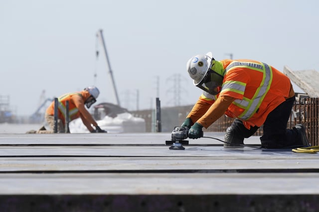 FILE - Ironworkers with the California High-Speed Rail Authority work on the Hanford Viaduct, April 15, 2025, in Kings County, Calif. (AP Photo/Godofredo A. Vásquez, File)