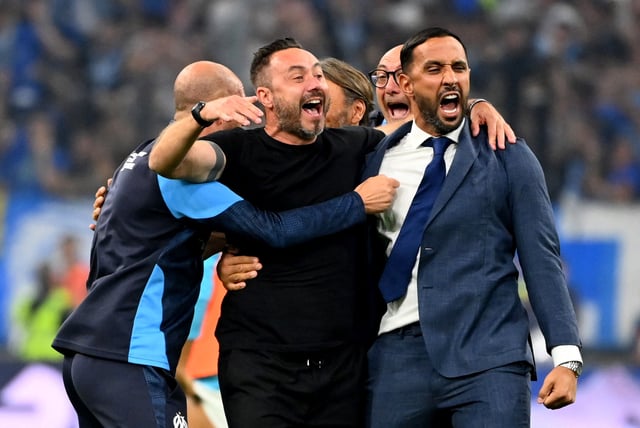 Soccer Football - Ligue 1 - Olympique de Marseille v Paris St Germain - Orange Velodrome, Marseille, France - September 22, 2025 Olympique de Marseille coach Roberto De Zerbi celebrates after the match REUTERS/Alexandre Dimou
