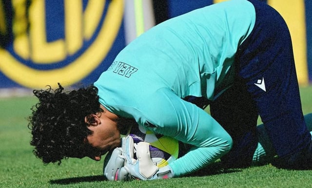 Desafortunado debut de Memo Ochoa en Chipre; le anotaron 5 goles