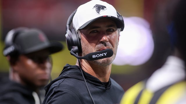 Atlanta Falcons offensive coordinator Zac Robinson against the Tennessee Titans in the first quarter at Mercedes-Benz Stadium. Mandatory Credit: Brett Davis-Imagn Images