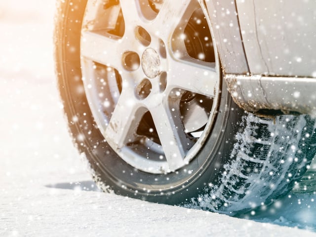 Testsieger oder Preistipp – Wer macht das Rennen im aktuellen Winterreifen Test des ADAC?