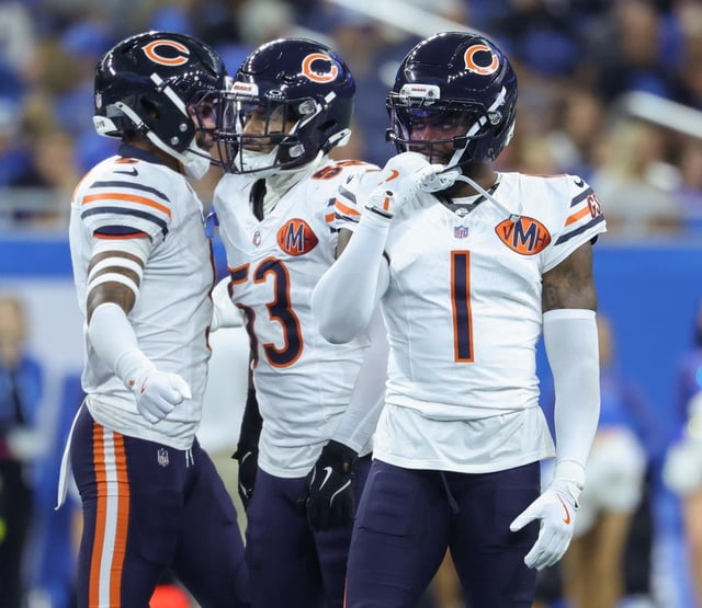 Bears cornerback Jaylon Johnson (1) and linebacker T.J. Edwards (53) wait for the next Lions play in the first quarter at Ford Field on Sept. 14, 2025, in Detroit. (John J. Kim/Chicago Tribune)