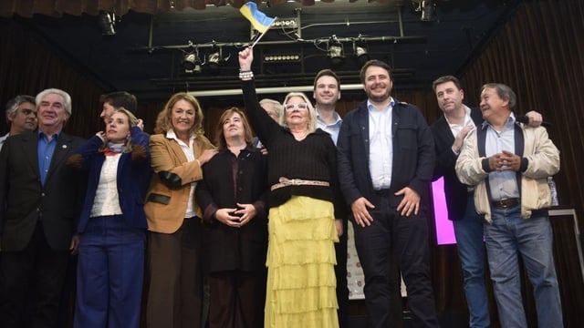 Elisa Carrió junto a Hernán Reyes y Marcela Campagnoli en el acto de lanzamiento de campaña del partido en Ciudad. 