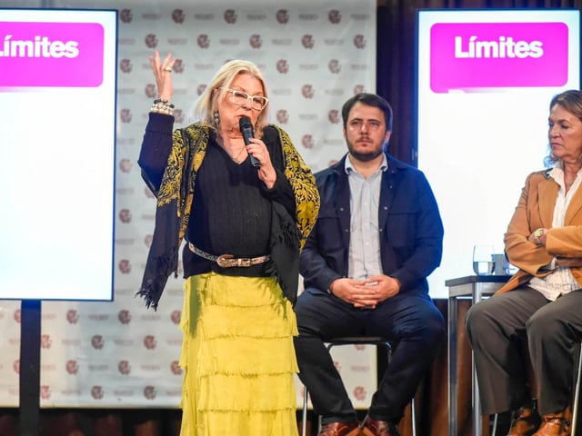 Elisa Carrió encabeza el acto en Palermo de lanzamiento de la campaña porteña, con sus candidatos a diputado, Hernán Reyes, y a senadora nacional, Marcela Campagnoli.