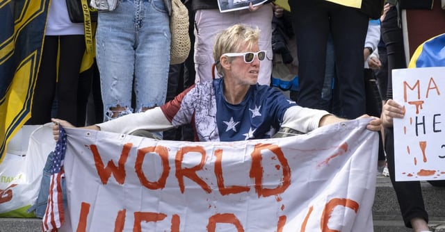 KYIV, UKRAINE - MAY 3: Ryan Routh holds a banner during a demonstration in support of Mariupol defenders on May 3, 2022 in Kyiv, Ukraine. | Photo by Artem Gvozdkov/Global Images Ukraine via Getty Images