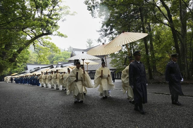 Priests and officials in the Shinto priesthood march during Yamaguchisai, a kickoff ceremony of the Shikinen Sengu ritual, which concludes in 2033, at Kotaijingu, also known as Naiku, or the inner sanctuary, of the Jingu shrine complex in Ise, central Japan, Friday, May 2, 2025. (AP Photo/Hiro Komae)