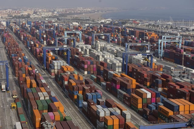 Una de las terminales de contenedores del Puerto de València, a vista de pájaro.