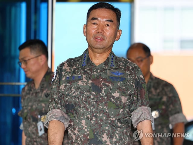 The nominee for the chairman of the Joint Chiefs of Staff, Air Force Lt. Gen. Jin Yong-sung, responds to questions from the press on his way to his office at the defense ministry compound in Seoul ahead of a parliamentary confirmation hearing, in this Sept. 4, 2025, file photo. (Yonhap)