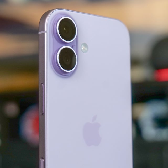 Apple iPhone 17 review.
