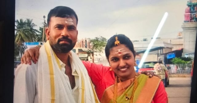 Bengaluru: Man stabs wife to death in front of daughter, surrenders to police