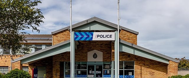 Une station de police néo-zélandaise.
