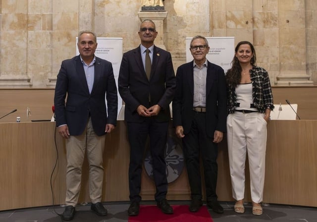 Presentación del World Cancer Research Day que se celebra en Salamanca el 23 de septiembre, a cargo del presidente nacional de la Asociación Española contra el Cáncer (AECC), Ramón Reyes; el presidente de la AECC de Salamanca, Ángel Losada, y el director del Centro de Investigación del Cáncer, Xosé Bustelo.