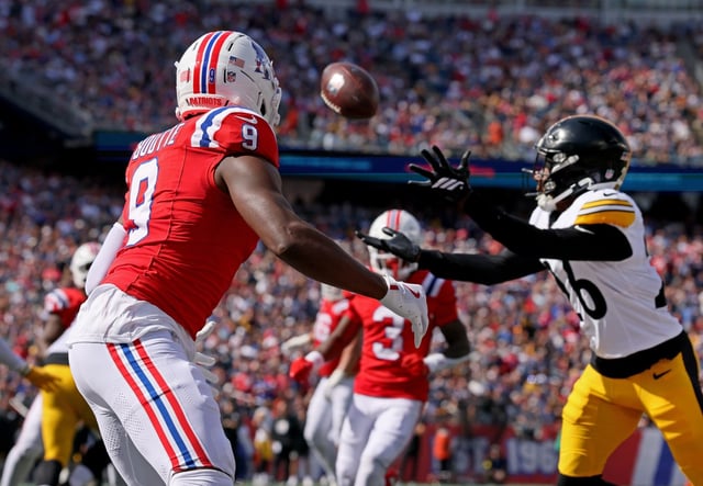 Foxboro, MA - Pittsburgh Steelers cornerback Brandin Echols intercepts a pass intended for New England Patriots wide receiver Kayshon Boutte in the end zone during the second quarter of the game at Gillette Stadium. (Nancy Lane/Boston Herald)