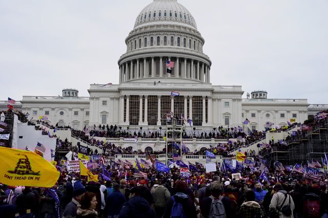 El asalto al capitolio, en Estados Unidos, fue llevado adelante por seguidores de Donald Trump, hoy presidente de ese país. (EFE)