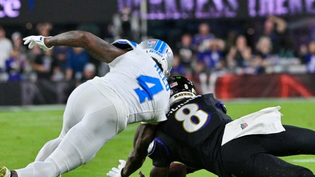 Ravens’ Lamar Jackson recovers his own fumble against Lions #4, D.J. Reed. Ravens turn it over on downs against the Detroit Lions. (Kenneth K. Lam/Staff)