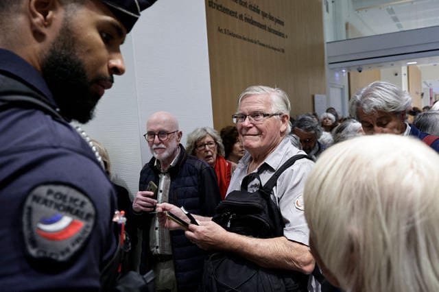 Le docteur Bernard Senet à son arrivée au tribunal, le 15 septembre 2025.