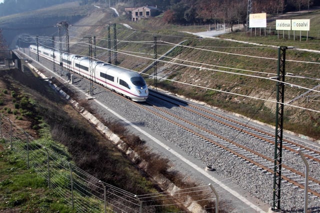 Tren en su recorrido entre Figueres y Barcelona (Archivo)