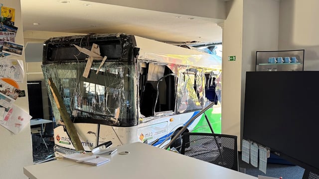 Nach dem Unfall in Petershagen (NRW) muss das Gebäude auf Standsicherheit geprüft werden.