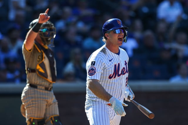 NEW YORK, NEW YORK - SEPTEMBER 18: Pete Alonso #20 of the New York Mets in action during the game against the San Diego Padres at Citi Field on September 18, 2025 in the Queens borough of New York City. (Photo by Ishika Samant/Getty Images)