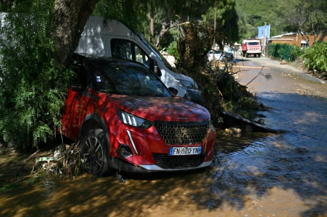 Dans le village de Cavalière, au Lavandou, dans le Var, après des inondations dues à de violentes précipitations, le 20 mai 2025