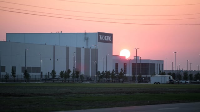 The Volvo Cars USA plant stands at sunrise in Ridgeville, South Carolina, U.S., on Wednesday, June 20, 2018.