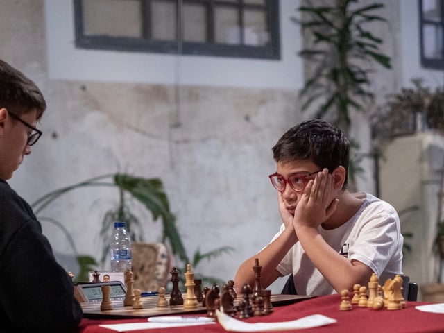 Duelo de prodigios. Los maestros internacionales Faustino Oro e Ilan Schnaider entablaron en el torneo "Prodigios & Leyendas" de ajedrez.
Foto Gentileza Raúl Martínez
