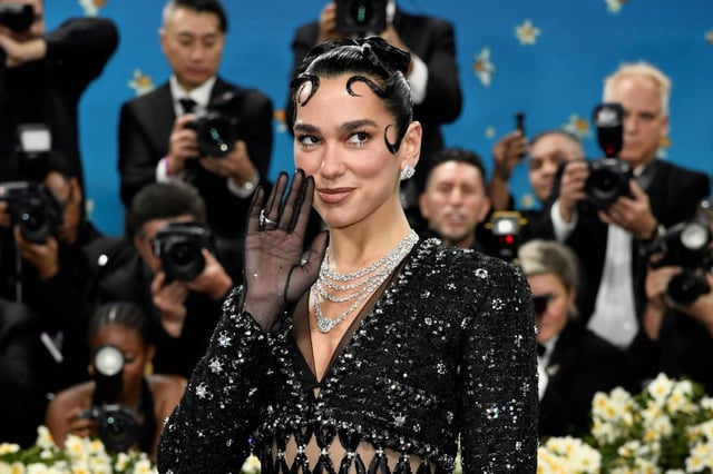 Dua Lipa, en una gala benéfica del Instituto del Traje del Museo Metropolitano de Arte de Nueva York, en mayo pasado. (Evan Agostini/ Invision/ AP)