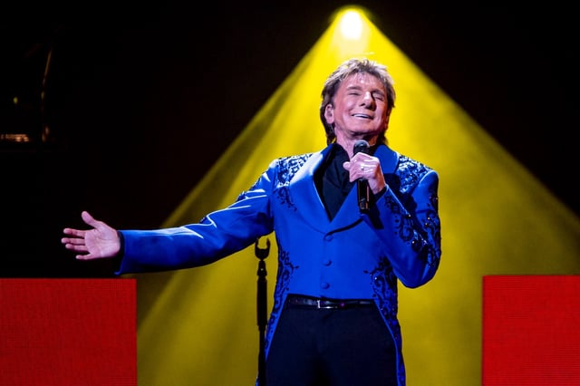Barry Manilow performs on his "Hits 2023" tour at Amway Center in Orlando on Tuesday, Jan. 17, 2023. (Patrick Connolly/Orlando Sentinel)